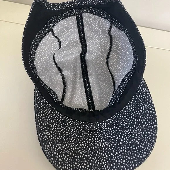 Lululemon hat - Picture 2 of 3